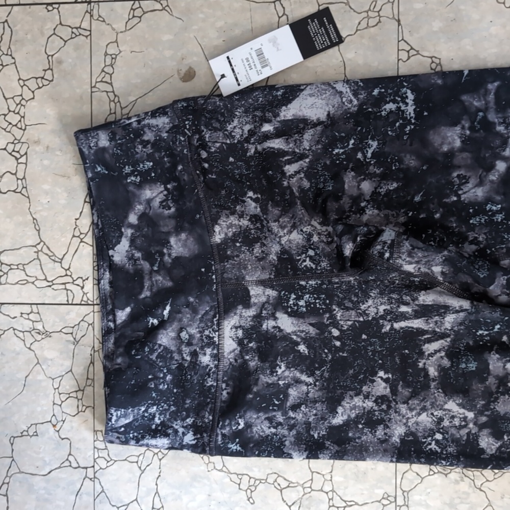 🍁Zobha Black Nature Tie Dye Leggings NWT - Picture 2 of 4